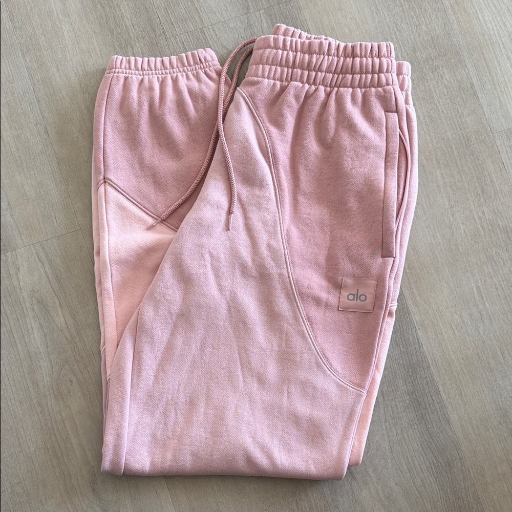 Alo “making waves” pink sweat pants size medium
